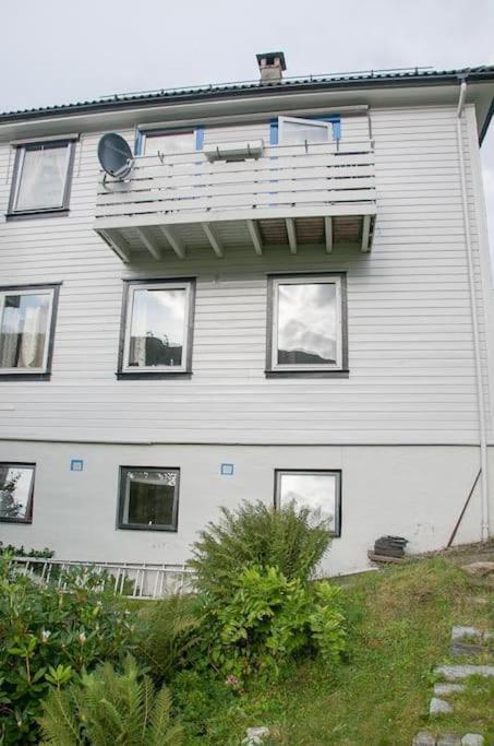Modern Apartment With Free Parking Bergen Exterior foto