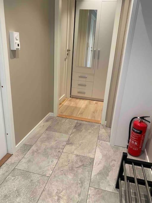 Modern Apartment With Free Parking Bergen Exterior foto